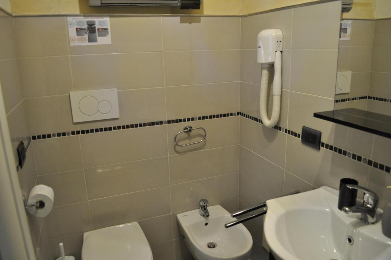 B&B Lecce Holidays Bagian luar foto